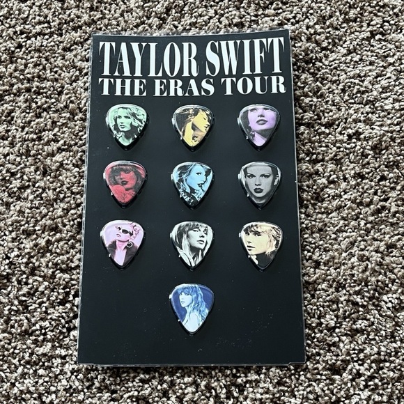 Taylor Swift The Eras Tour Guitar Picks NWT - Picture 2 of 3